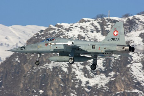 Pues eso, en este hilo pretendo deleitaros como amantes de los aviones de combate que sois muchos, con 142