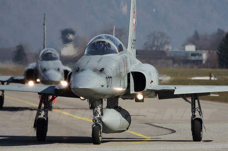 Pues eso, en este hilo pretendo deleitaros como amantes de los aviones de combate que sois muchos, con 150