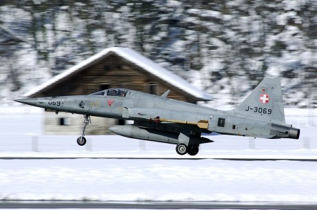 Pues eso, en este hilo pretendo deleitaros como amantes de los aviones de combate que sois muchos, con 162