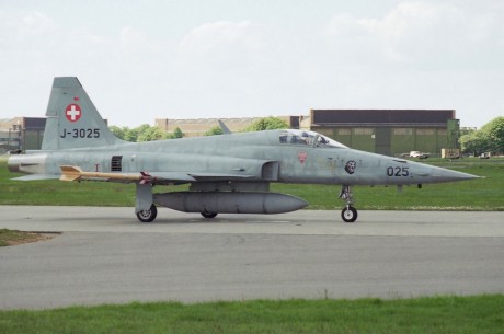 Pues eso, en este hilo pretendo deleitaros como amantes de los aviones de combate que sois muchos, con 172