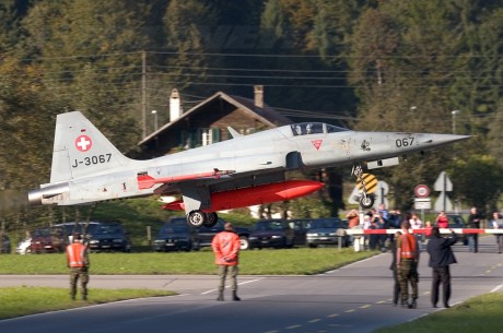 Pues eso, en este hilo pretendo deleitaros como amantes de los aviones de combate que sois muchos, con 171