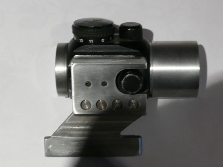   Hola
Como podéis ver es un punto rojo propoint de aquellos optimizados por Ceferino para IPSC. Lo coloque 00