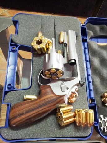 Se vende por no usar.

Revolver Mod 625 Champion Series. Edicion especial  Jerry Miculek en calibre 45 01