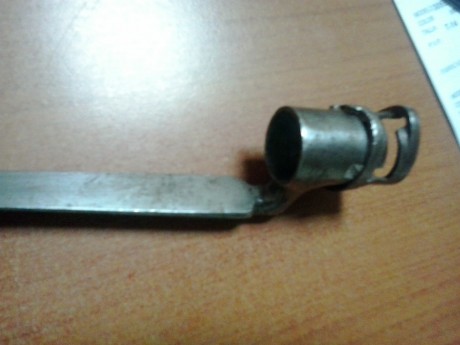 Buenas necesito ayuda para identificar estas bayonetas y ver que pueden valer. Gracias. 01