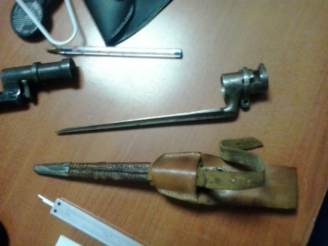 Buenas necesito ayuda para identificar estas bayonetas y ver que pueden valer. Gracias. 11