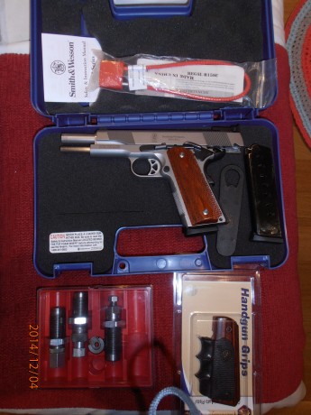 Vendo por falta de uso :
Pistola  SMITH & WENSSON 1911 DEL 45 ACP
El lote lo completo con Dies para 00