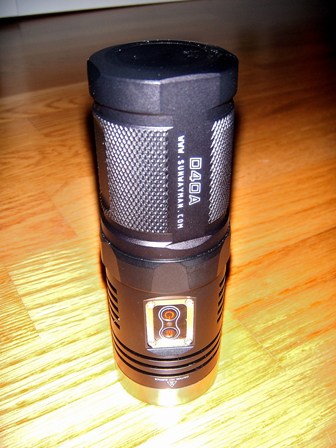Linterna en perfecto estado, sin uso, con potencia máxima de 980 lúmenes. Incorpora un Led XM-L2 Cree, 01