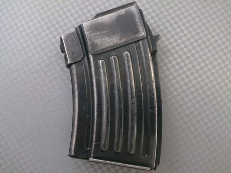 Hola, vendo un cargador de acero original de AK-47 de 10 tiros. Está usado pero funciona perfectamente. 00