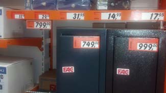 Quien compre un armero a precio de timo en este establecimiento está haciendo un flaco favor a la aficción, 00