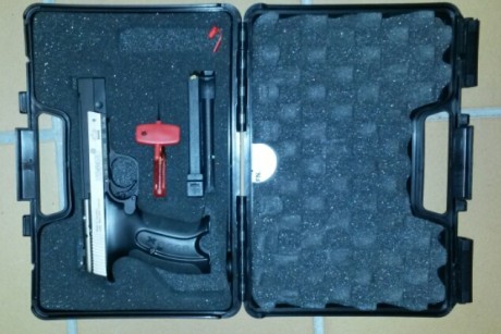 Se vende con menos de 200 disparos. Esta guiada con FN (Armada). Precio 400 euros. Viene con su caja original 00