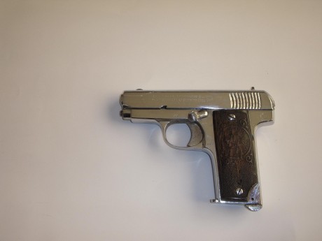 Vendo pistola Benemerita calibre 7,65 marcada año1913 esta cromada o niquelada no lo distingo,soldadura 00
