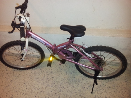 En venta bicicleta plegable para niños, usada y en muy buen estado, precio 50 Euros, venta en Madrid. 00