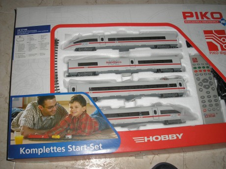 Hola, tengo un tren digital seminuevo usado muy poquito.

Pongo imágenes si hace falta para alguién interesado 00