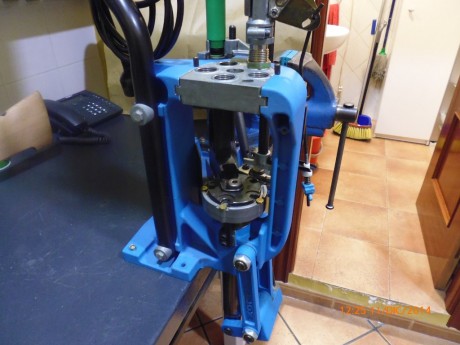  VENDIDA . Por dejar la recarga quiero vender una prensa Dillon 650 xl, die dosificador extra, y otro 31