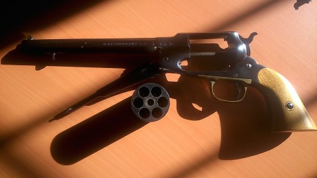 Revólver Santa Bárbara Remington New Model Army .44  En muy buen estado. 

Es de lo mejor que existe en 00