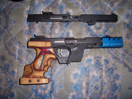 hola a todo el mundo

pongo a la venta una arma que me pasaron para ver si volvían algun dia al tiro y 01