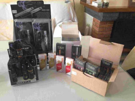 Han llegado a mis manos varios cigarrillos electronicos, en sus blisters, nuevos a estrenar:

- Cigarrillo 10