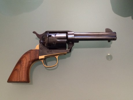 Vendo las siguientes armas:

-  Feinwerkbau aw93                                                      20