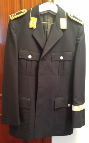 Se vende lote reproducción emblemas de la Luftwaffe.

Hombreras Capitán 30 eur. VENDIDAS
Parches de cuello 01