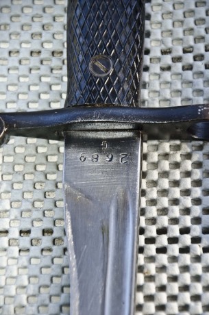 Vendo Bayoneta Afalcatada del Mosquetón MAUSER "Coruña" modelo 1943 del calibre 7,92 x 57 mm. 11