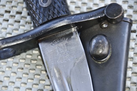 Vendo Bayoneta Afalcatada del Mosquetón MAUSER "Coruña" modelo 1943 del calibre 7,92 x 57 mm. 32