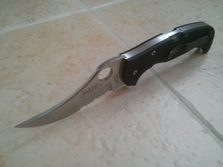 ¡Excepcional navaja de defensa!

Producto actualmente descatalogado y difícil de encontrar nueva.

- Hoja 01