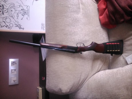 Vendo escopeta stoeger de cañones cortos (50cm)guiada en AE es del calibre 12/70 el arma se encuentra 02