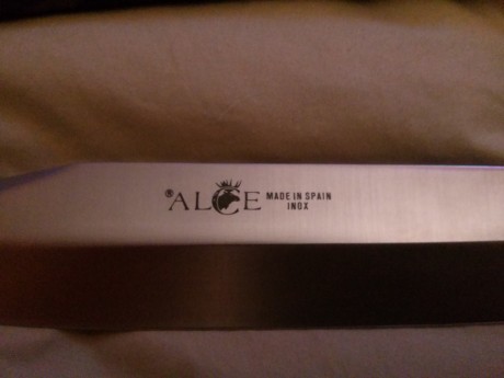 Hola, cuando vivia en italia un amigo me regaló este cuchillo pero no tengo ningun tipo de infi sobre 00