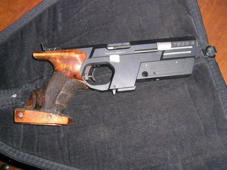  DSCN2420.JPG hola un compañero vende el siguiente arma pistola Tesrro 2 calibre 22 lr, perfecto estado 01