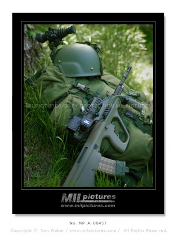 40 años dando por saco...  :mrgreen: es un arma "vieja"  :wink: 70