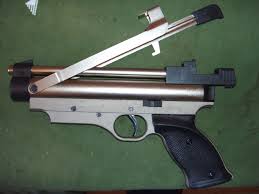 Pretendo pedir a los reyes una pistola pero quiero una de cañon abatible y no conozco ninguna solo la 111