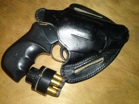 Vendo este revolver arminius cal. 38 sp cañon 2,5 " El arma esta en Sevilla, regalo funda y cargador 02