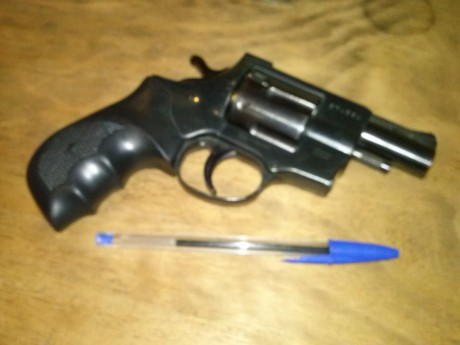 Vendo este revolver arminius cal. 38 sp cañon 2,5 " El arma esta en Sevilla, regalo funda y cargador 01