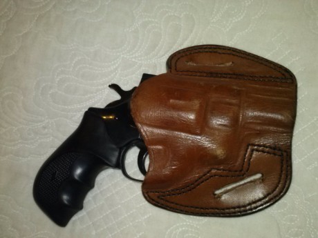 Vendo este revolver arminius cal. 38 sp cañon 2,5 " El arma esta en Sevilla, regalo funda y cargador 00