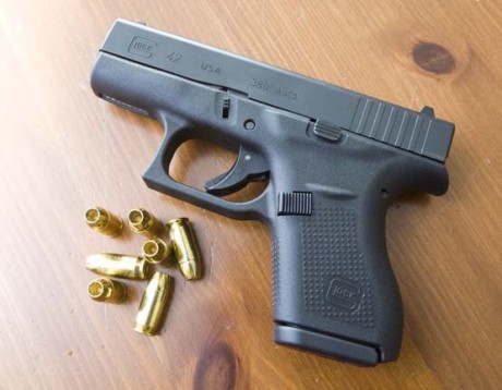 Hola que tal!
Querría que me dieseis vuestra sincera opinion sobre estas dos armas cortas del calibre 00