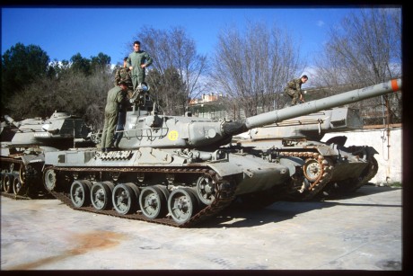 y no me refiero al fenomeno atmosferico....

aqui teneis unas fotillos del AMX 30 modificado en España 11