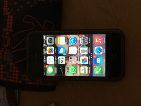 Buenas noches vendo IPhone 4s en perfecto estado único dueño y muy bien cuidado,es de empresa, ya solo 01