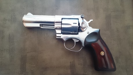 Hola, me estoy preguntando una cosa, o el revolver Ruger GP 100 es una castaña o es mejor de lo que creo, 10