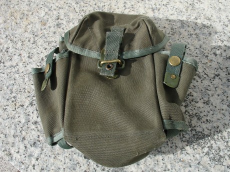 Varios portacargadores de CETME C  ( capacidad de tres cargadores)  de la Infantería de Marina española
 01