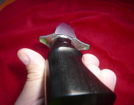 hola a todos,hoy os muestro una customización de un clasico de boker,del boker el toro.
cuchillo customizado 01