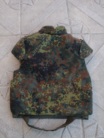Chaleco anti-fragmentos del ejercito  alemán
  Completo,  con todas  las placas balísticas.  Las placas 00