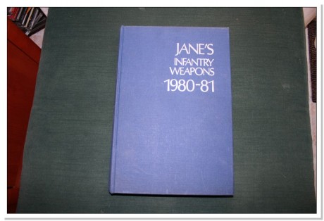 Vendo el libro Jane´s Infantry Weapons 1980-81. Tiene más de 700 páginas y su estado es muy bueno para 00