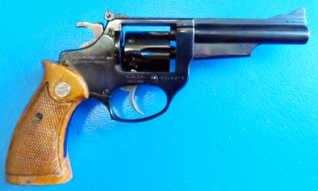 Buenos días.
Vendo revólver ASTRA del calibre 32 S&W Largo, con cañón de cuatro pulgadas, en bues 01