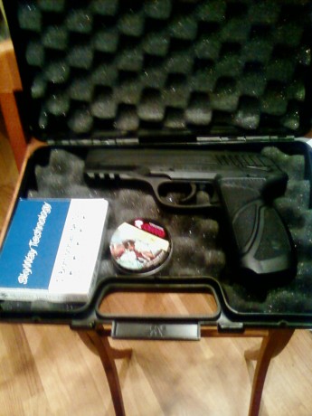 Pues eso, ha llegado un "jueguete" nuevo y hay que hacerle sitio. O sea que estas dos pistolas 01