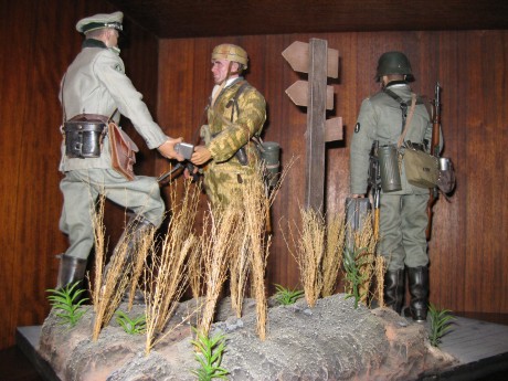 Vendo diorama hecho a mano junto con tres soldados alemanes a escala 1/6 con todos los complementos y 12