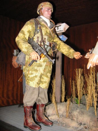 Vendo diorama hecho a mano junto con tres soldados alemanes a escala 1/6 con todos los complementos y 10