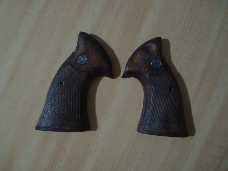  DSC06268.JPG 

Cachas para revolver Astra 357/960/Mach. 25€ con envío en península. 00