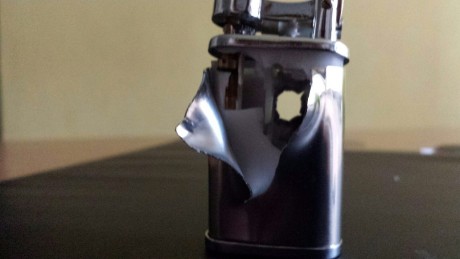 https://www.armas.es/noticias/32197-puede-un-zippo-puede-salvarte-de-un-disparo-de-un-22lr.html