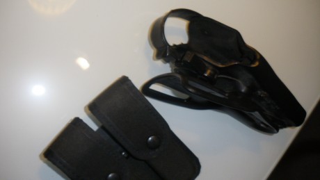 SE VENDE UNA FUNDA ANTIHURTO NIVEL III MARCA SAFARILAND MOD. 6280 PARA BERETTA 92 MUY SEGURA Y UNA FUNDA 00