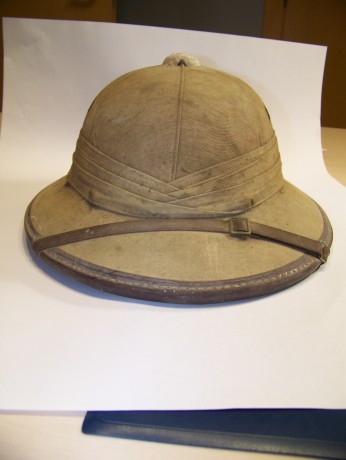 vendo 2 salacot  el hecho en francia se trago toda la guerra de argelia  el otro sin estrenar con un estado 00